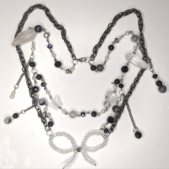 Necklaces with crystal and glass beads chain and a wired bow. Handmade by me. - Picture 4 of 7